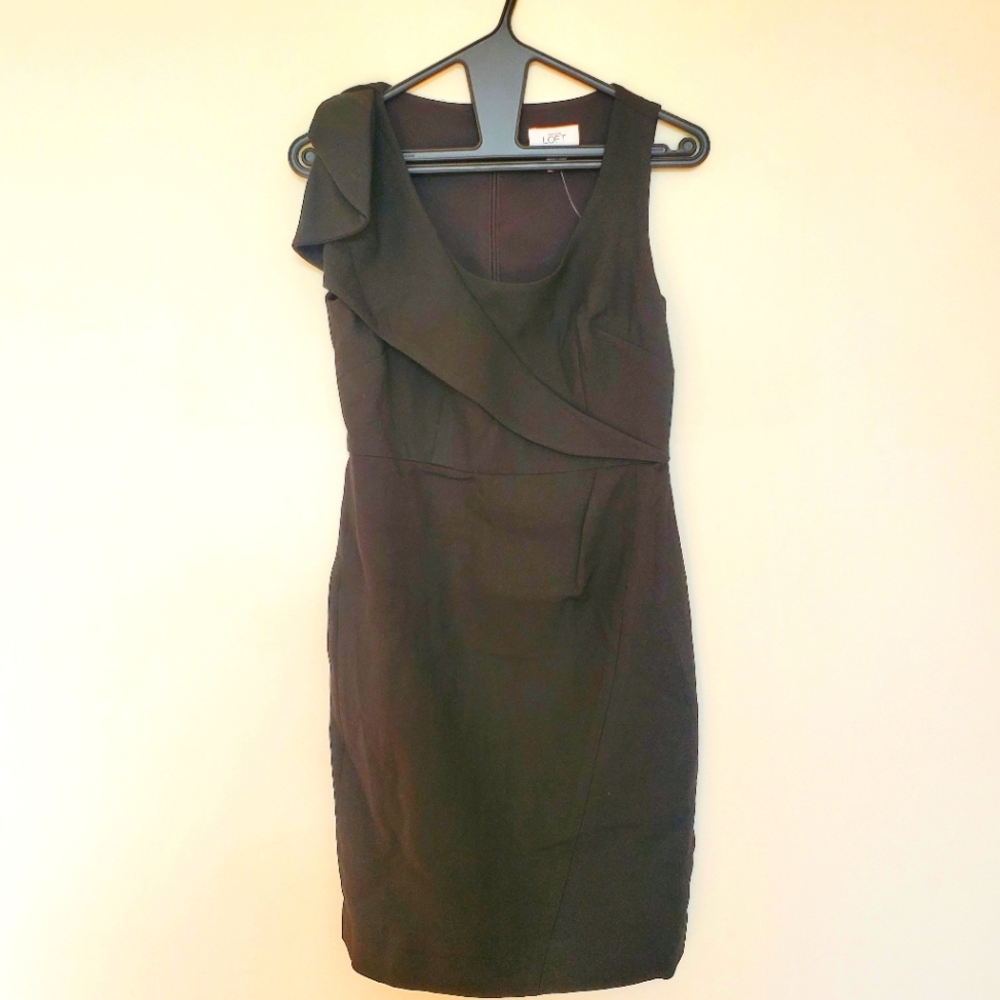 LOFT Cap Sleeve Black Sheath Midi Length Dress with ruffle detail Size 00 NWT